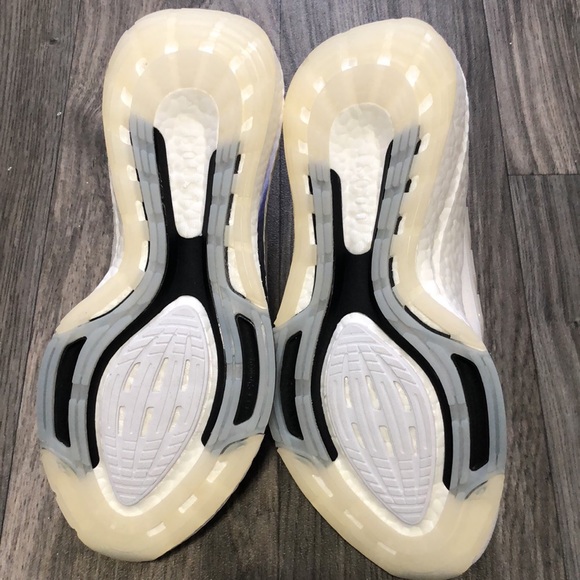 NWOT Women’s Adidas Ultraboost - Picture 7 of 7